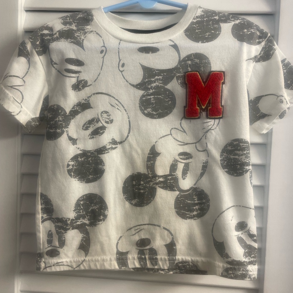 Disney Junior Mickey Tee w/3D Collegiate “M” Size 3T Like New!